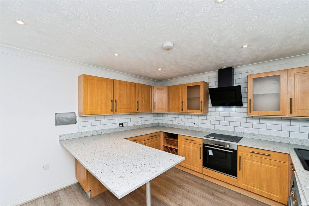 Property photo 2 of 13