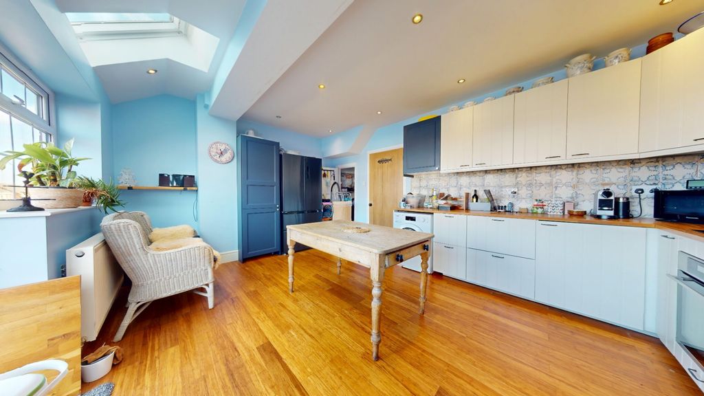 Property photo 2 of 16 4069392