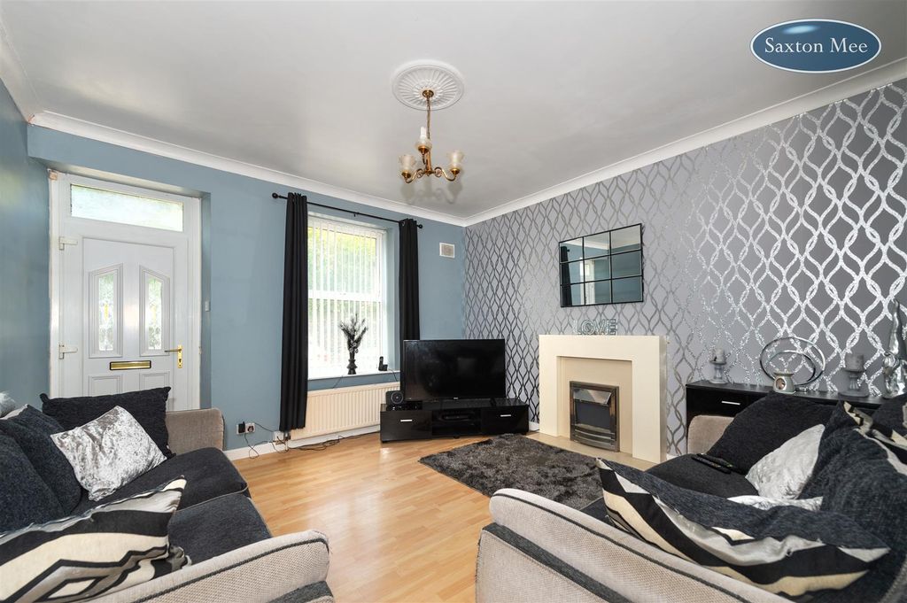 Property photo 2 of 17 Lounge 2.Jpg