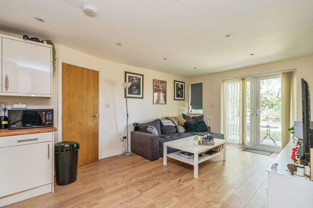 Property photo 3 of 11 Photo