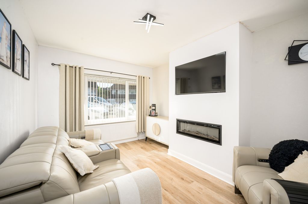 Property photo 2 of 32 04