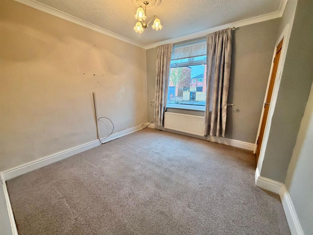 Property photo 2 of 13 Lounge