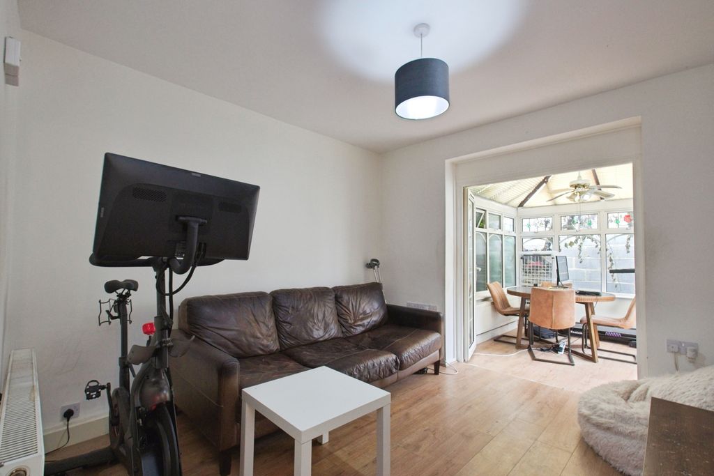 Property photo 1 of 16 Img_1063