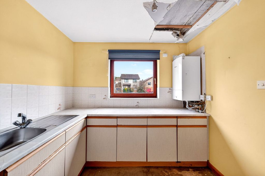 Property photo 3 of 36 Kitchen