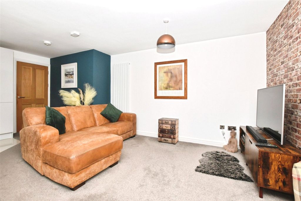 Property photo 3 of 13 Kit/Liv/Dining