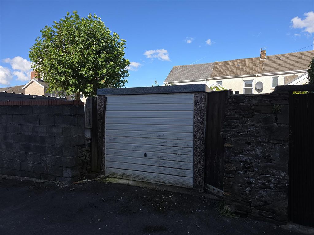 Property photo 2 of 19 6069.Jpg