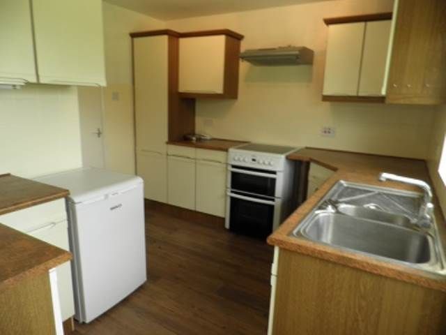 Property photo 2 of 9 Kitchen