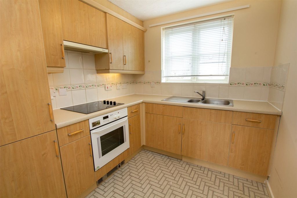 Property photo 2 of 12 Kitchen