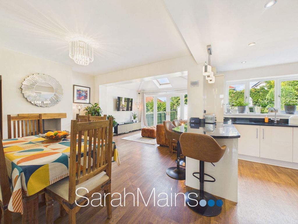 Property photo 3 of 15 Dining Kitchen