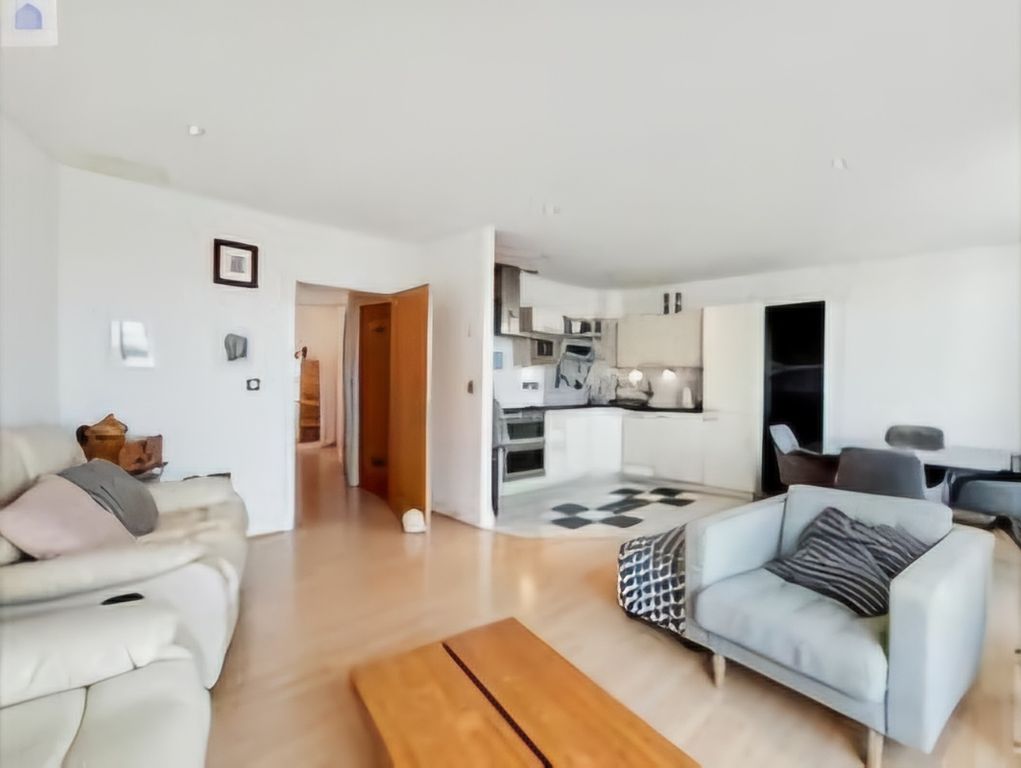 Property photo 3 of 12 Property