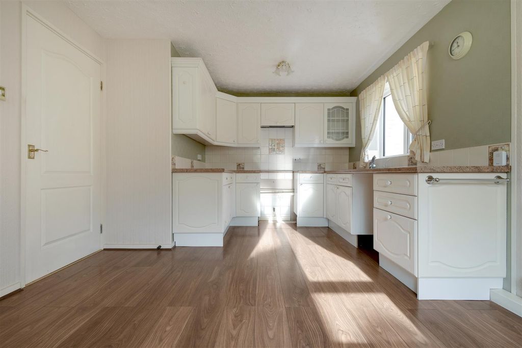 Property photo 3 of 16 Kitchen Diner