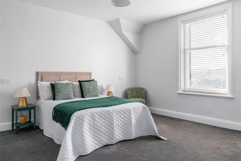 Property photo 2 of 18 Bedroom-2.Jpg