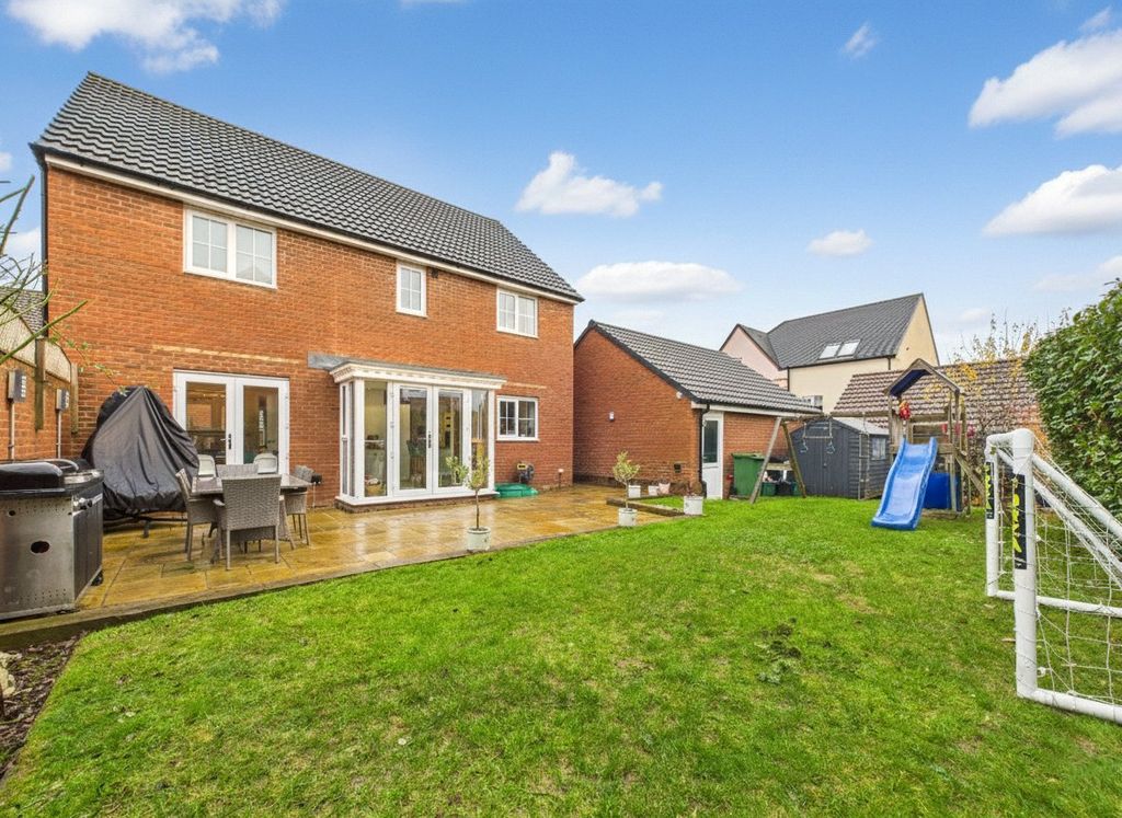 Property photo 2 of 28 Picture No. 33