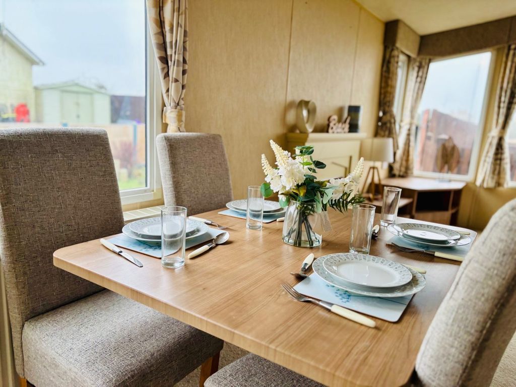 Property photo 2 of 21 Willerby New Hampton 2013 Car0027534 126891371.Jpeg