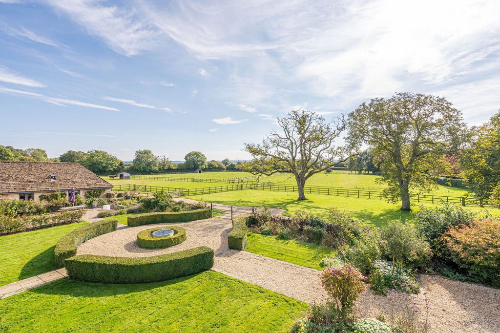 Property photo 3 of 25