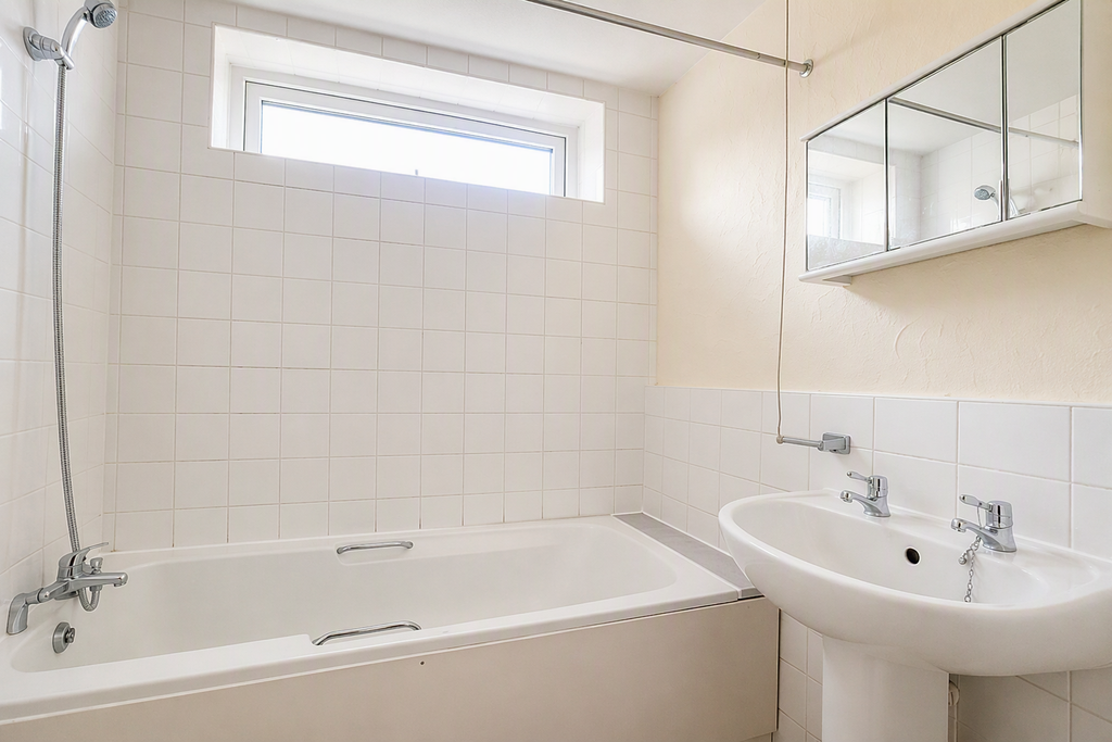 Property photo 3 of 17 Bathroom