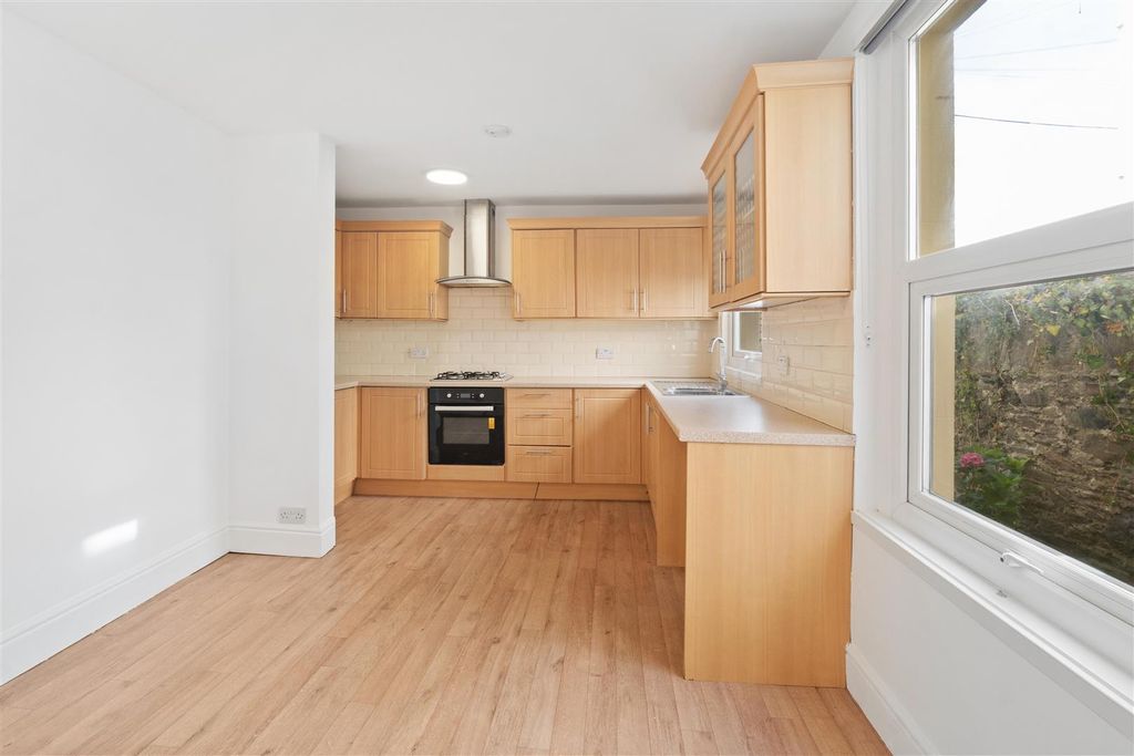 Property photo 3 of 14 Kitchen