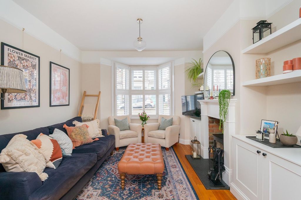 Property photo 1 of 40 0B4Rbn - Living Room E.Jpg