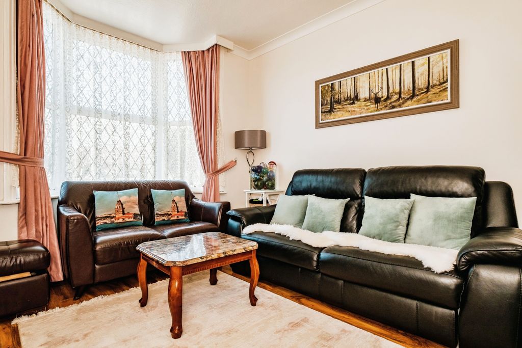 Property photo 3 of 19 Photo #3