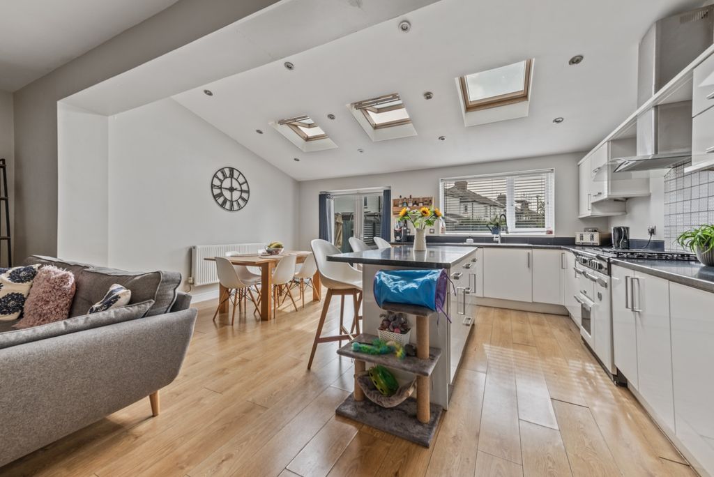 Property photo 2 of 25 4485296