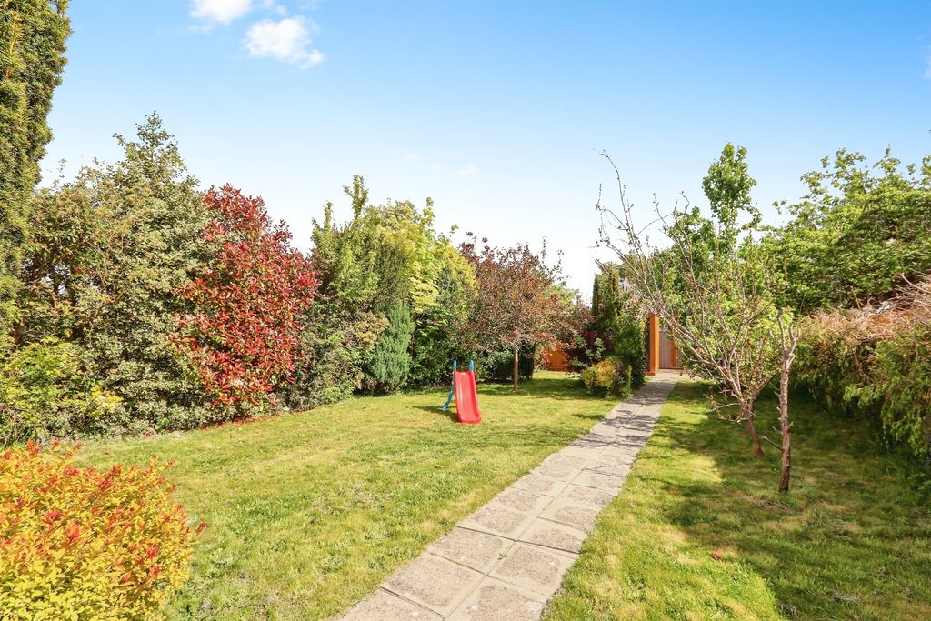 Property photo 2 of 17