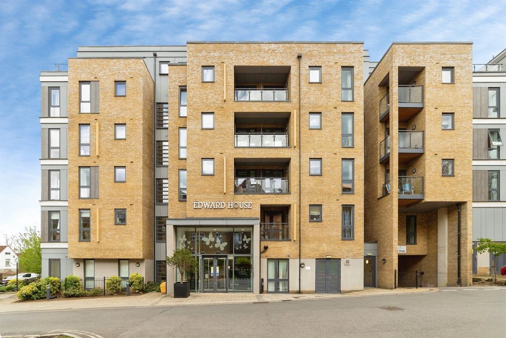 Additional image 17 of 2 bed flat for salePegs Lane, Hertford SG13