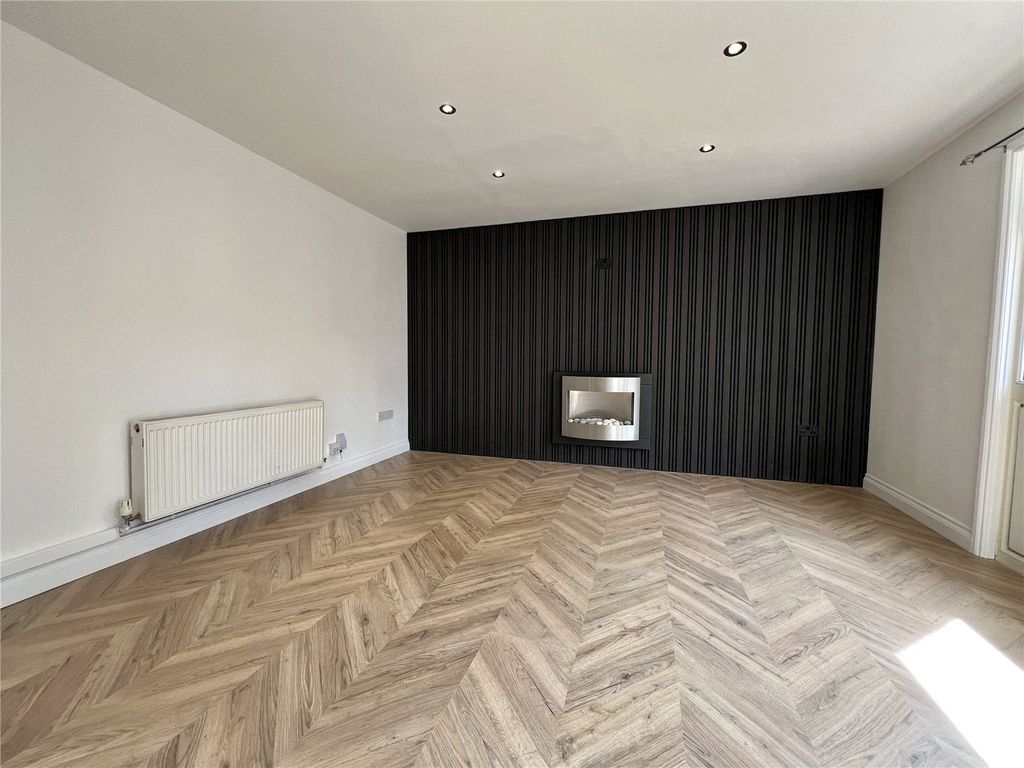 Property photo 3 of 12 Picture No. 21