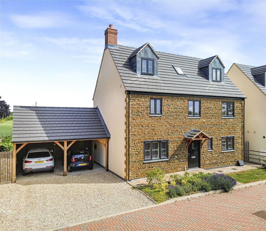 Property photo 1 of 24 5 Queens Close