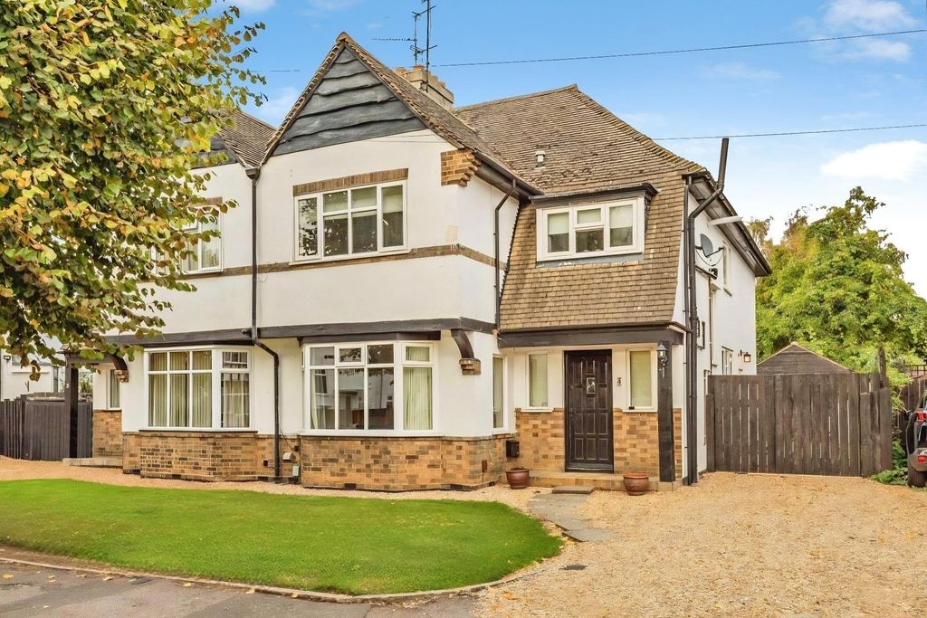 Property photo 1 of 11 Front