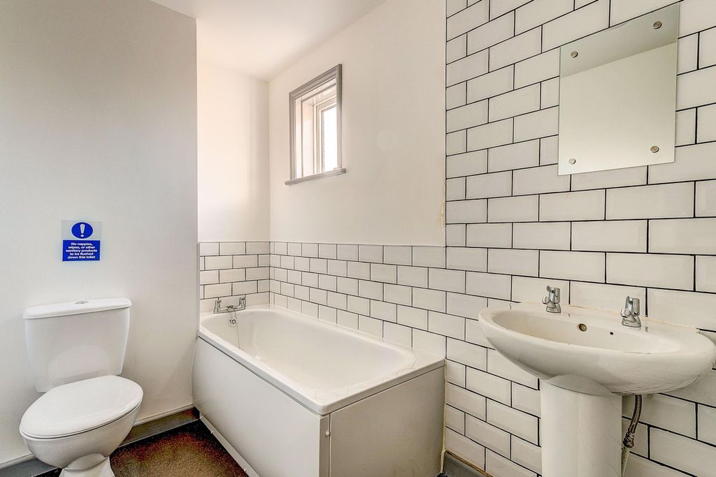 Property photo 3 of 4 Bathroom