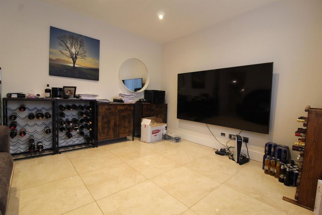 Property photo 3 of 29