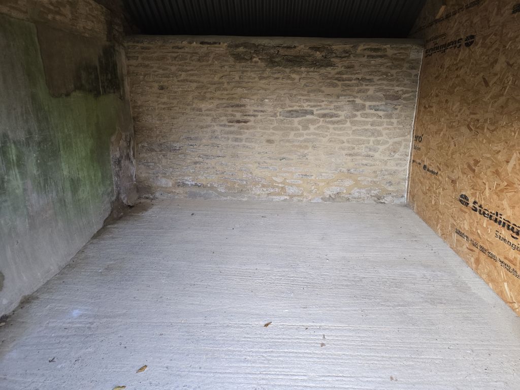 Property photo 2 of 3 F12 B C D Inside 1