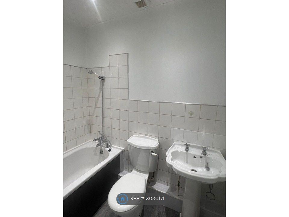 Property photo 3 of 18 Bathroom