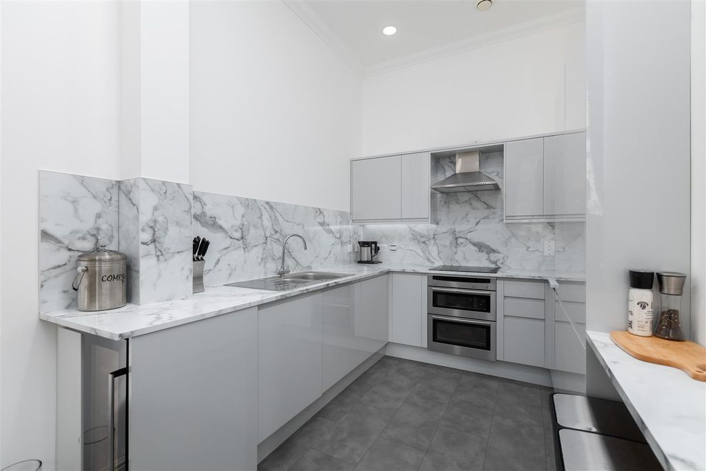 Property photo 3 of 14 Kitchen