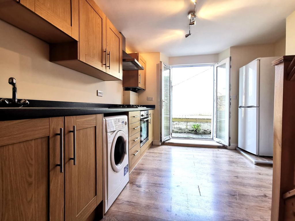 Property photo 3 of 8 Kitchen