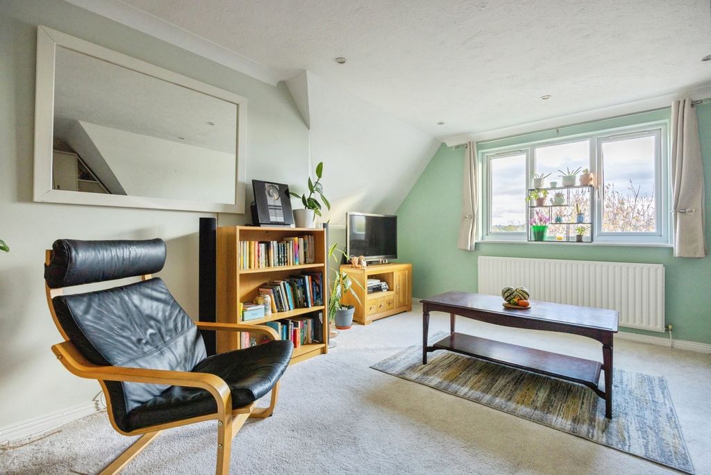 Property photo 2 of 17 Photo