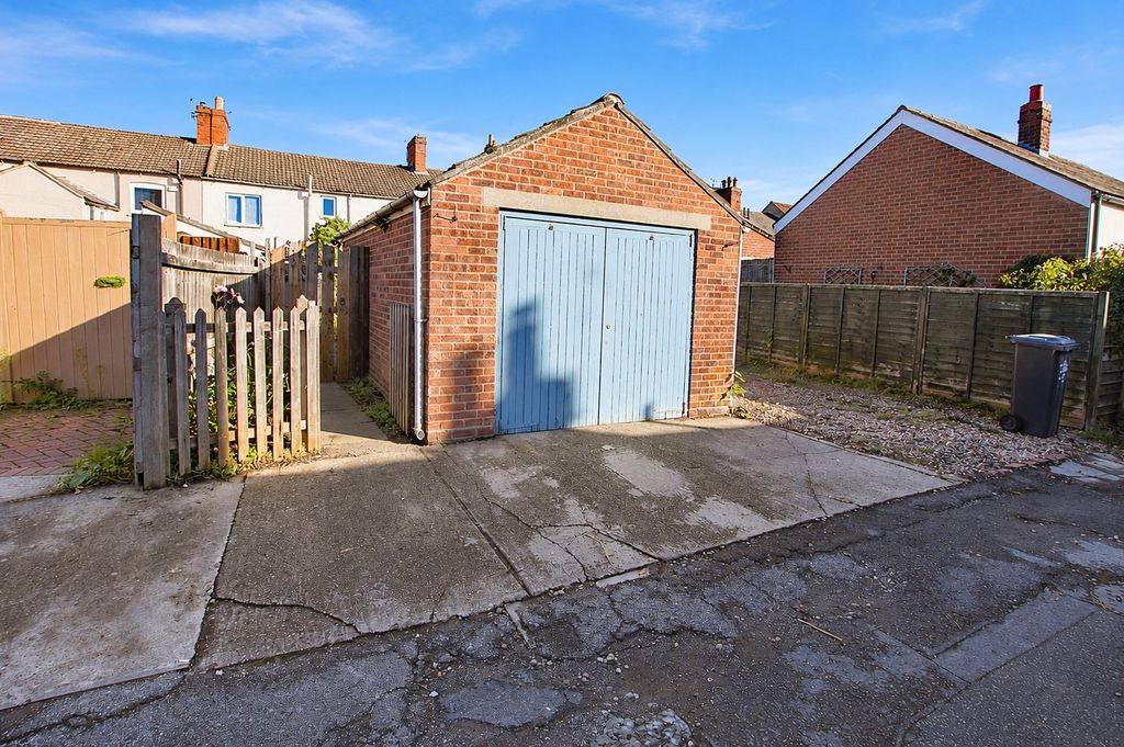 Property photo 2 of 13 6109711
