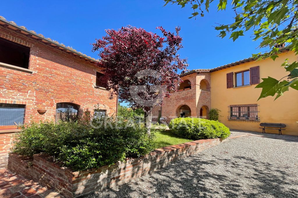Property photo 2 of 39