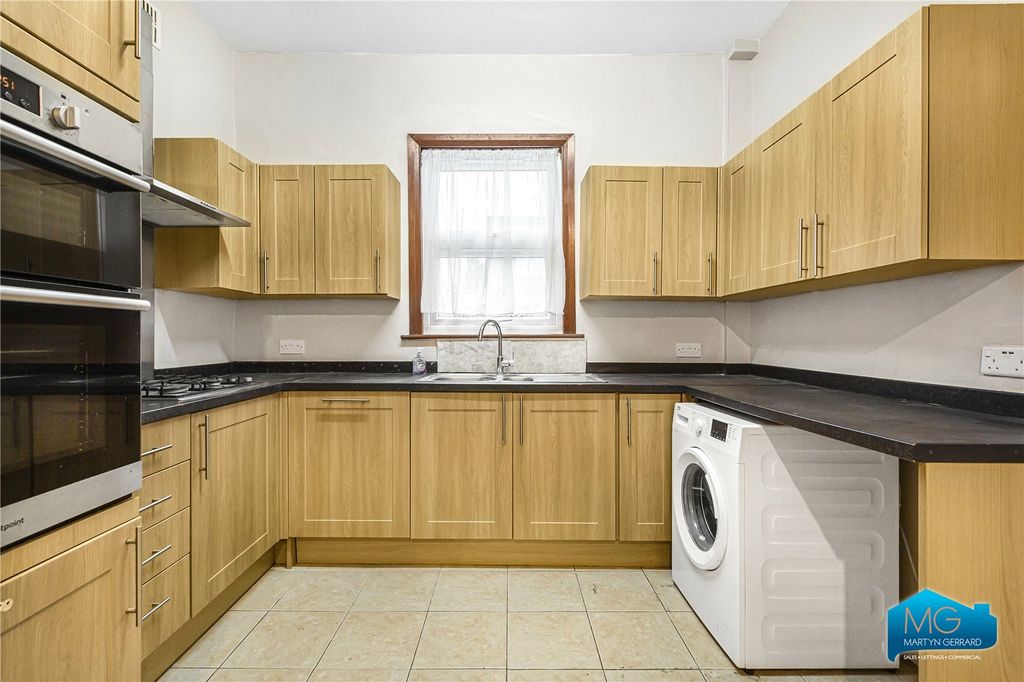 Property photo 2 of 25 Picture No. 21