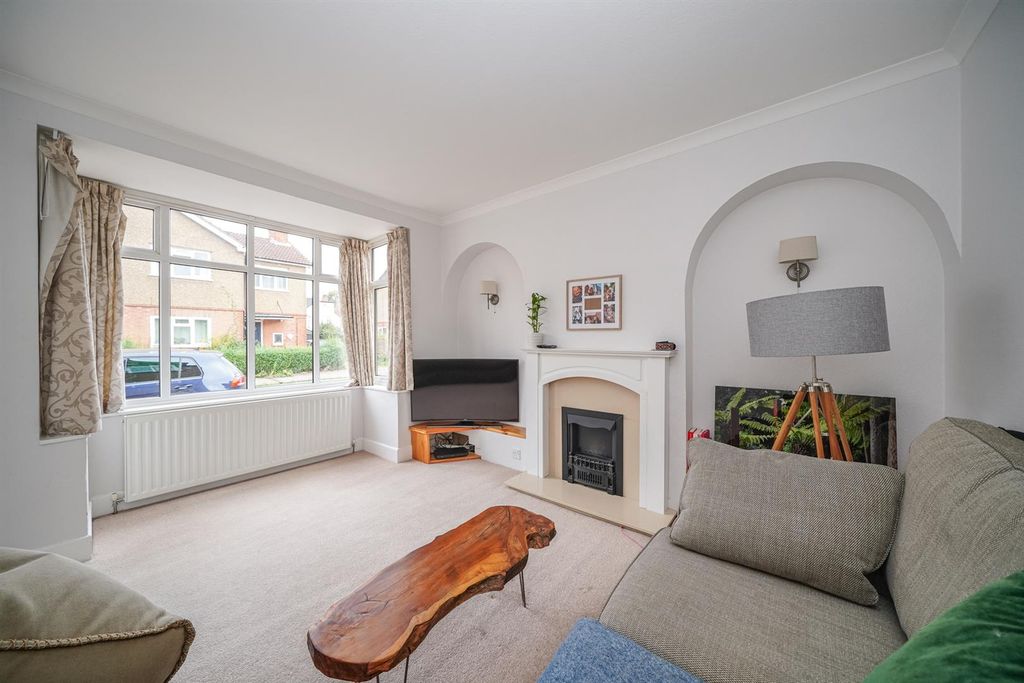 Property photo 2 of 22 13-Wellington-Road-1009.Jpg