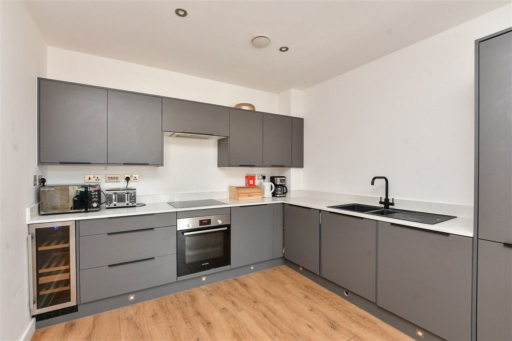 Property photo 3 of 7 Kitchen