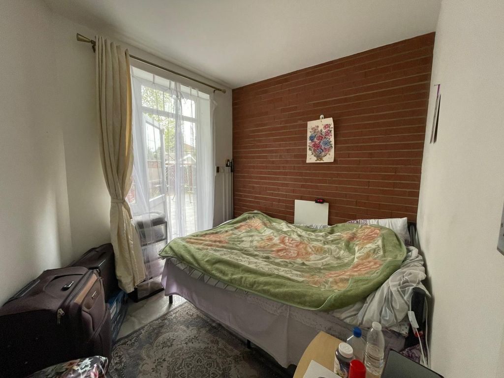 Property photo 3 of 5 Photo 5