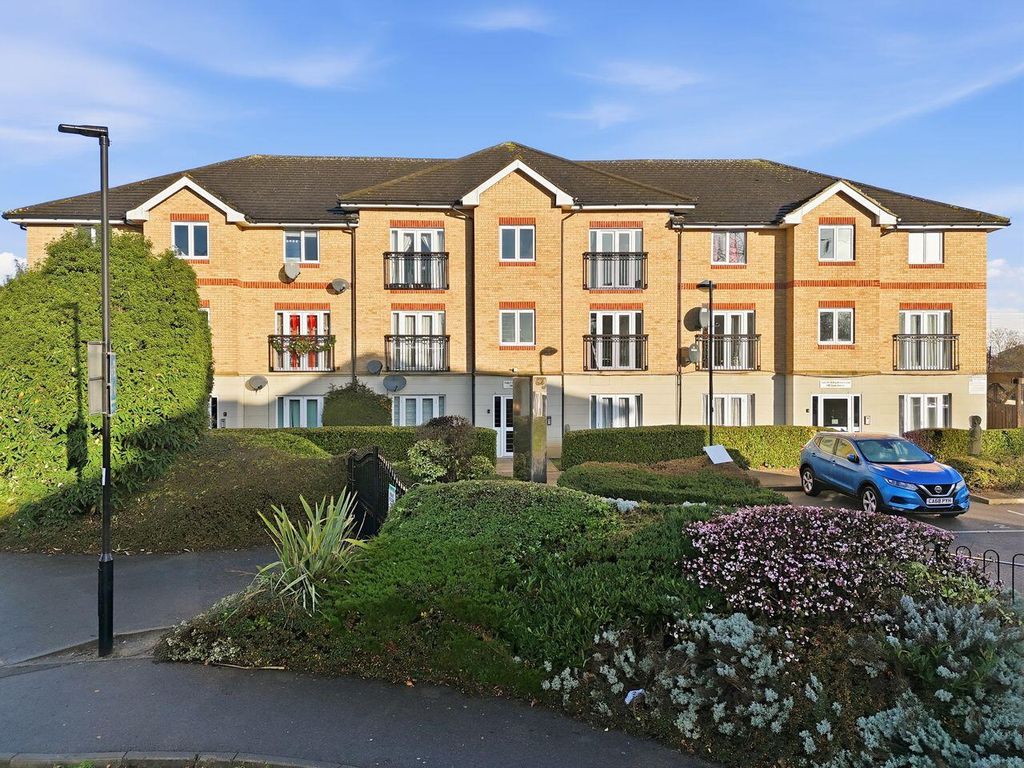 Property photo 1 of 17 Front (Exterior)