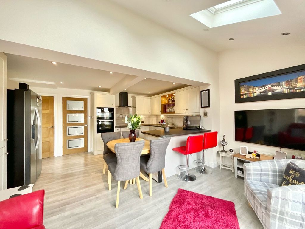 Property photo 2 of 23