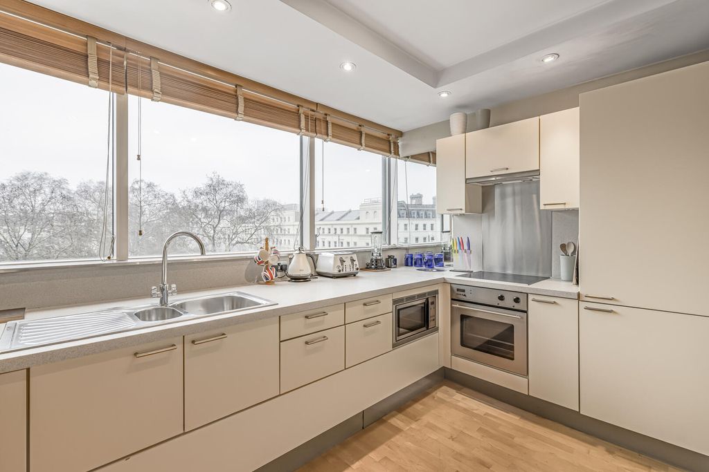 Property photo 2 of 15 Kitchen