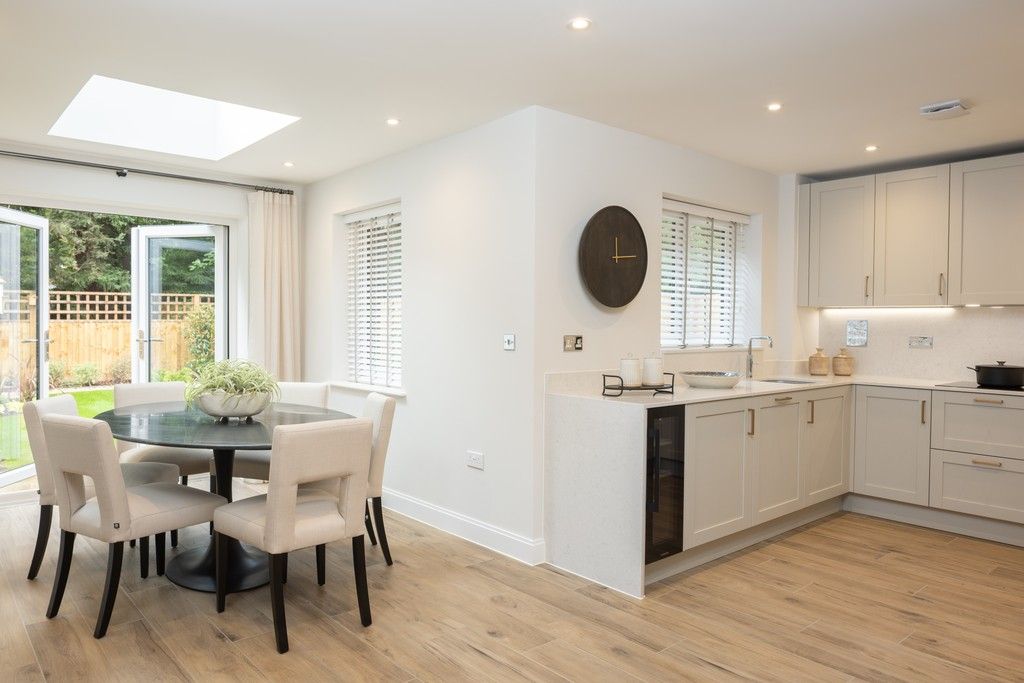 Property photo 2 of 14 Brooklands Grove, Weybridge