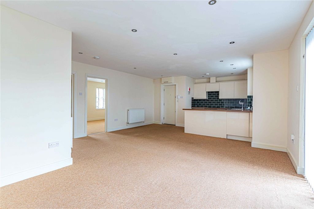 Property photo 2 of 16 Picture No. 18