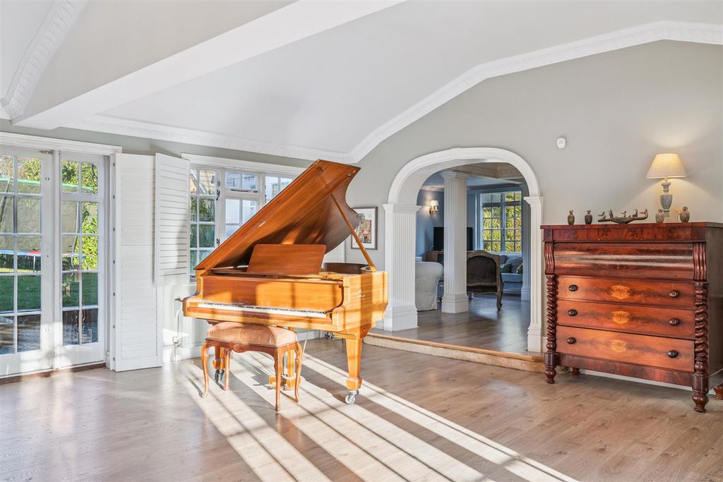 Additional image 7 of 5 bed detached house for saleHeath Road, Leighton Buzzard, Bedfordshire LU7