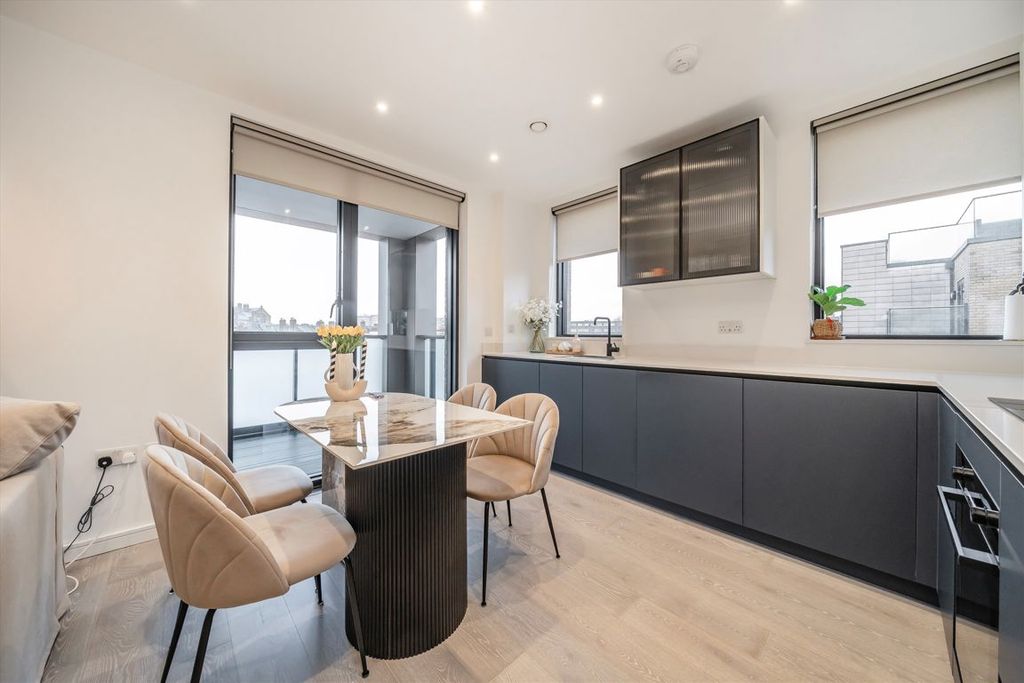 Property photo 3 of 5