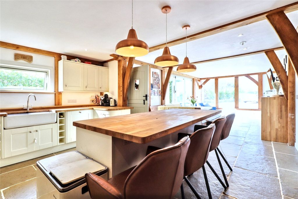 Property photo 3 of 18 Kitchen